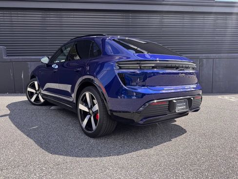 Certified 2025 Porsche Macan Turbo Electric AWD/4WD image 8