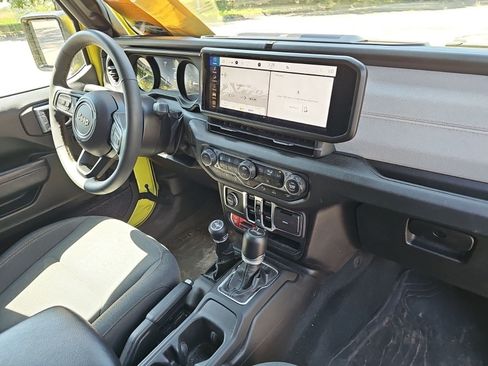 Used 2024 Jeep Wrangler Unlimited AWD/4WD image 13
