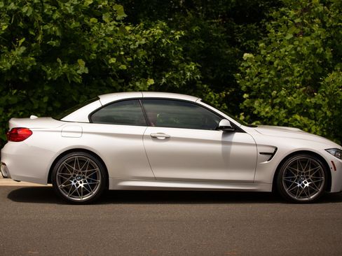 Used 2017 BMW M4 Convertible w/ Competition Package RWD image 27