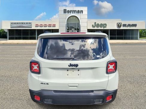Used 2023 Jeep Renegade Latitude AWD/4WD image 6