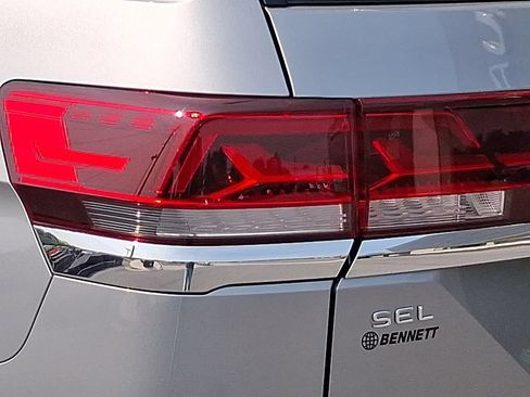 Used 2024 Volkswagen Atlas SEL AWD/4WD image 10