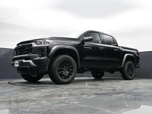Used 2025 Chevrolet Colorado Trail Boss AWD/4WD image 23