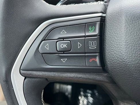 Used 2023 Jeep Grand Cherokee Limited AWD/4WD image 40