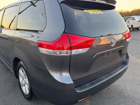Used 2013 Toyota Sienna LE image 20