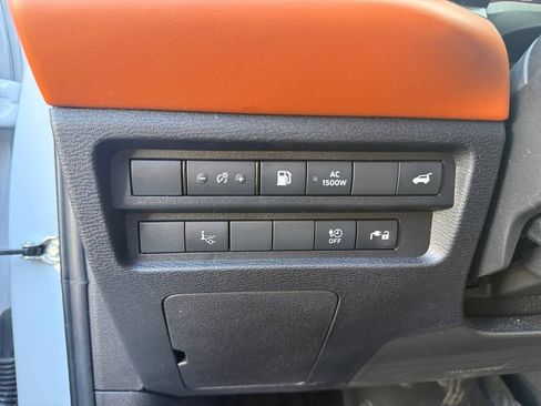 Used 2023 Mitsubishi Outlander SEL AWD/4WD image 36