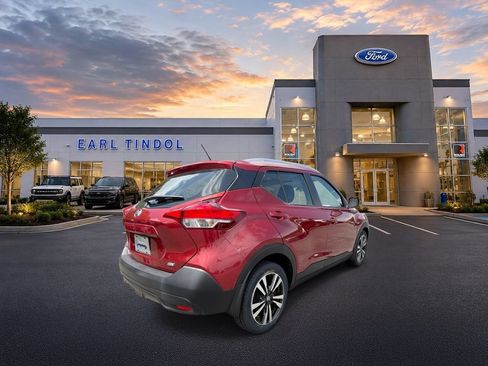 Used 2018 Nissan Kicks SV FWD image 7