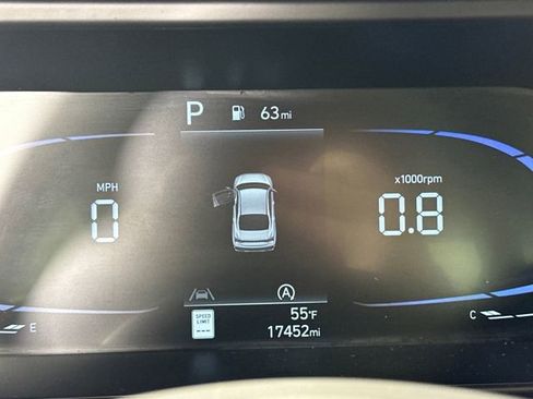 Certified 2025 Hyundai Elantra SE image 17