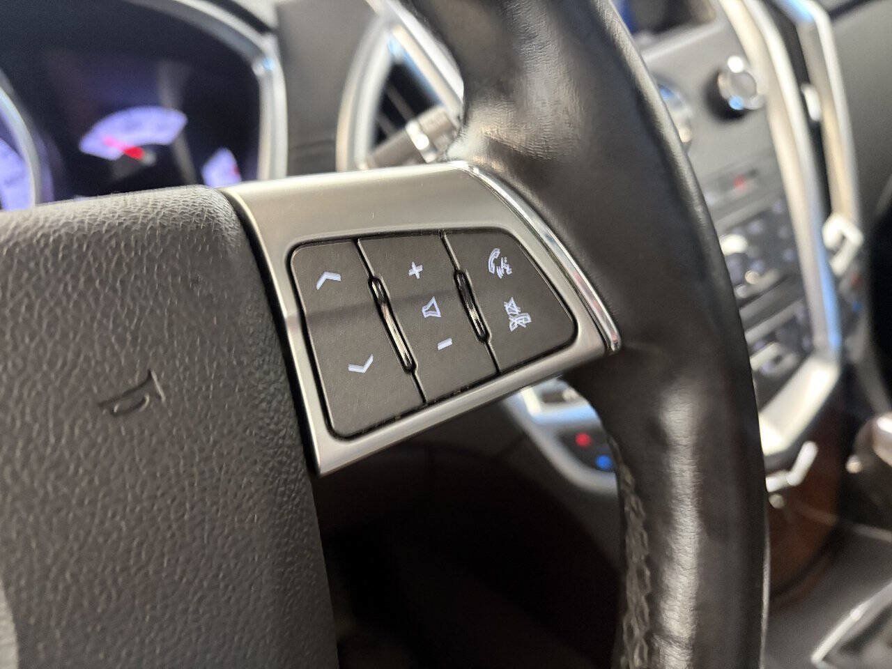 Used 2012 Cadillac SRX Luxury FWD image 19