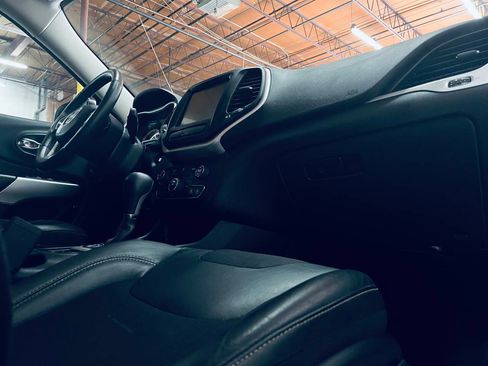 Used 2018 Jeep Cherokee Latitude Plus FWD image 23