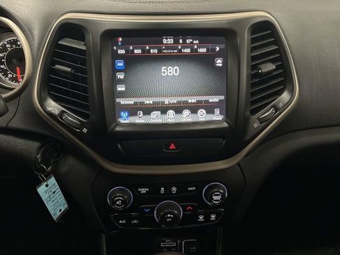 Used 2017 Jeep Cherokee Latitude w/ Cold Weather Group image 31