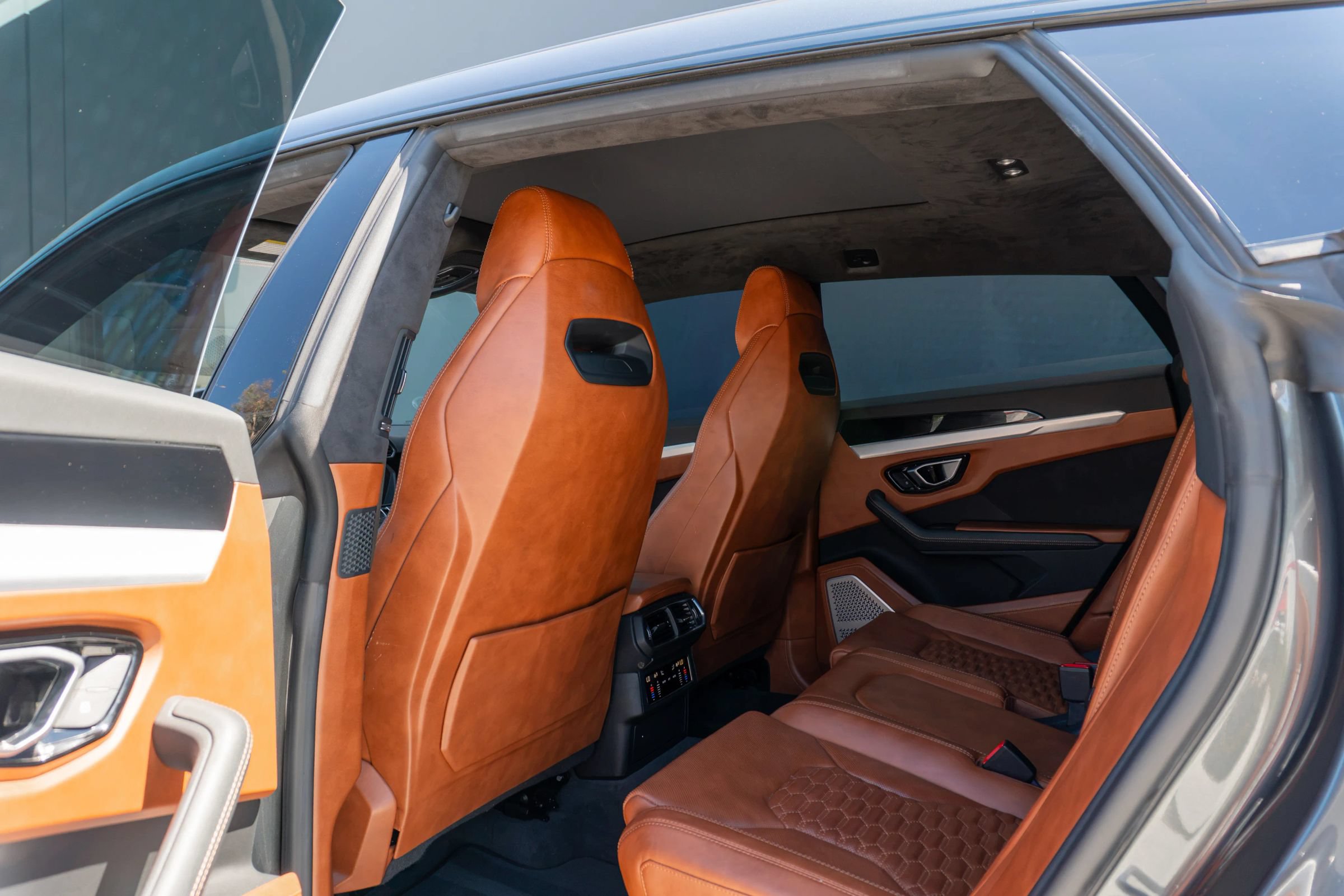 Used 2019 Lamborghini Urus AWD/4WD image 48