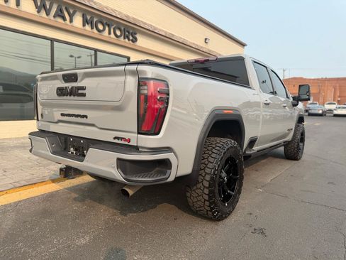 Used 2024 GMC Sierra 2500 AT4 w/ AT4 Premium Plus Package AWD/4WD image 3