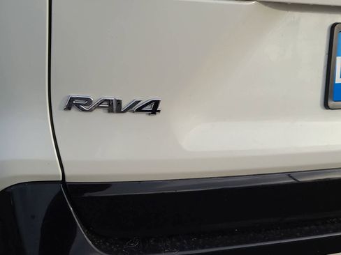 Used 2022 Toyota RAV4 SE image 15