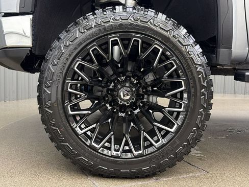 Used 2026 GMC Sierra 1500 SLT AWD/4WD image 9