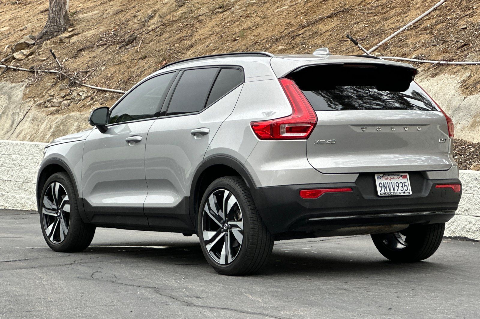 Certified 2024 Volvo XC40 B5 Plus w/ Climate Package AWD/4WD image 7