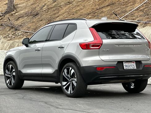 Certified 2024 Volvo XC40 B5 Plus w/ Climate Package AWD/4WD image 7