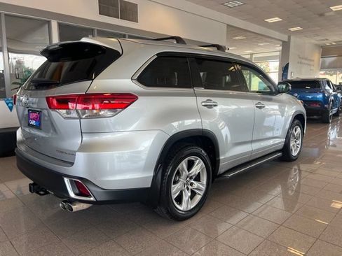 Used 2017 Toyota Highlander Limited AWD/4WD image 10