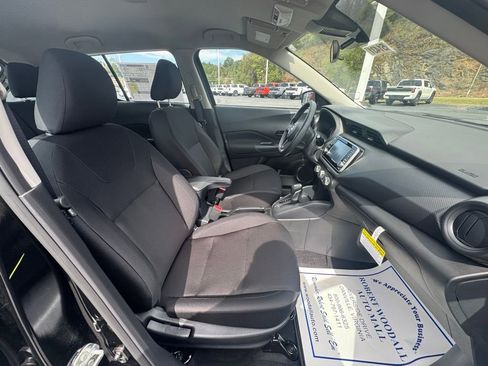 New 2025 Nissan Kicks Play S FWD image 9
