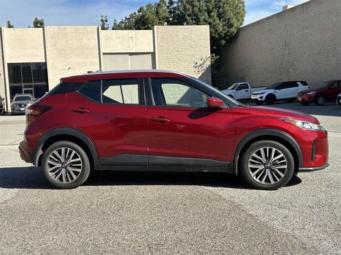 Certified 2023 Nissan Kicks SV image 3