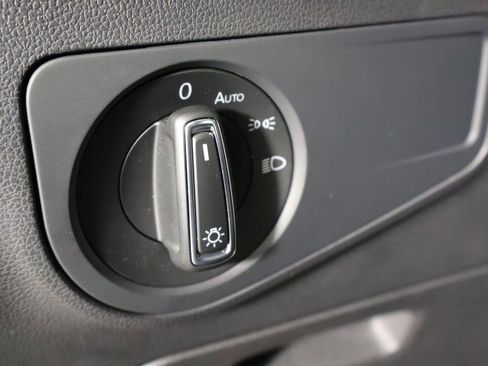 Used 2023 Volkswagen Tiguan SE image 23