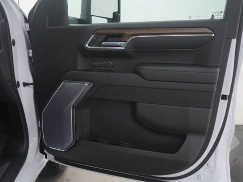 Used 2023 Chevrolet Silverado 1500 High Country image 9