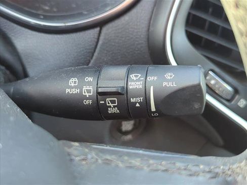 Used 2019 Jeep Cherokee Latitude Plus FWD image 15