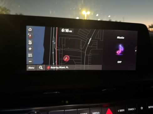 Used 2023 Kia Telluride SX image 3