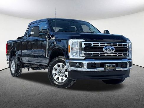 Used 2024 Ford F250 XLT image 2