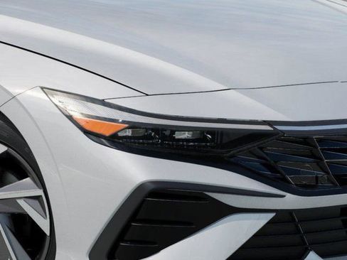 New 2025 Hyundai Elantra Limited image 9