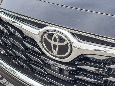 New 2026 Toyota Highlander Platinum AWD/4WD image 10