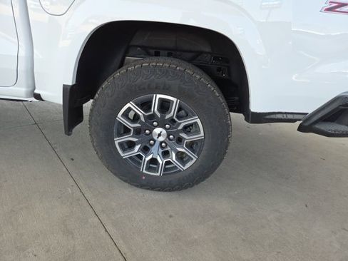 New 2025 Chevrolet Colorado Z71 image 11