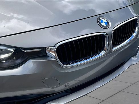 Used 2017 BMW 320i Sedan RWD image 30