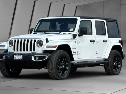 Used 2023 Jeep Wrangler Sahara image 8