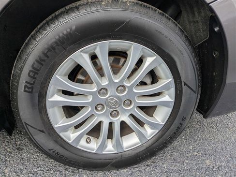 Used 2015 Toyota Sienna XLE w/ XLE Navigation Package image 10