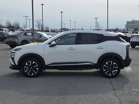 Used 2025 Nissan Kicks SR image 3