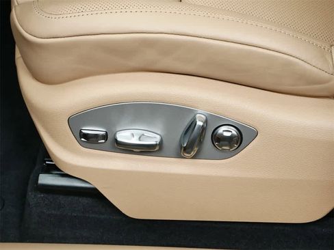 Used 2025 Porsche Macan image 12