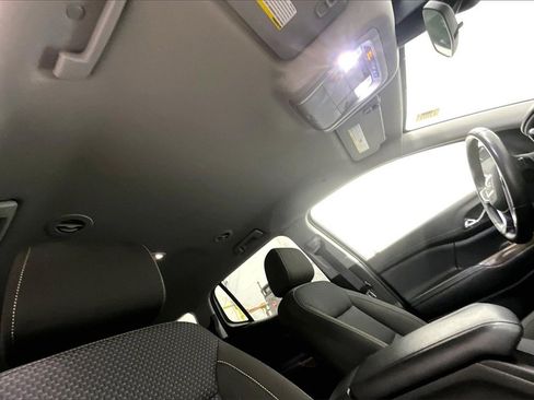 Used 2021 GMC Acadia SLE image 17