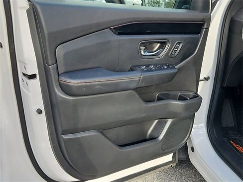 Used 2023 Honda Pilot TrailSport image 17