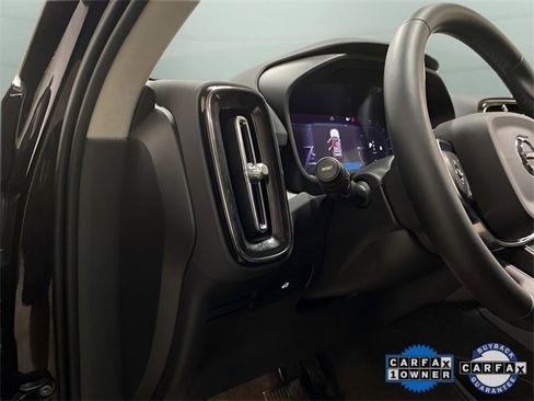 Used 2025 Volvo XC40 B5 Plus image 15