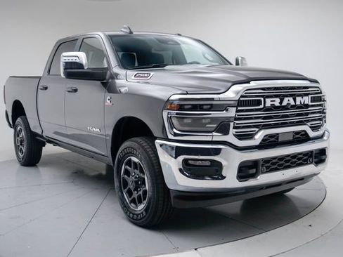 Used 2025 RAM 2500 Laramie AWD/4WD image 3