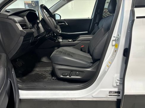 Used 2025 Mitsubishi Outlander AWD image 7