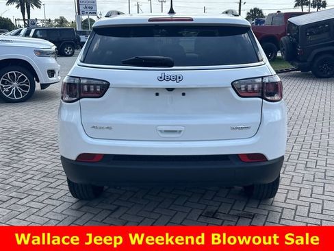 Used 2025 Jeep Compass Latitude w/ Sun & Sound Group AWD/4WD image 8