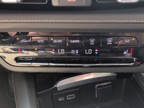 Used 2023 Buick Envision Essence AWD/4WD image 16