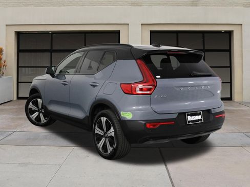 Certified 2023 Volvo XC40 Recharge Core image 2
