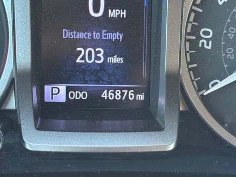 Used 2021 Toyota Tacoma SR5 RWD image 9