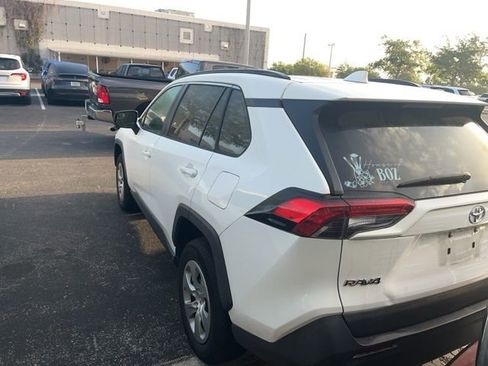 Used 2021 Toyota RAV4 LE image 4