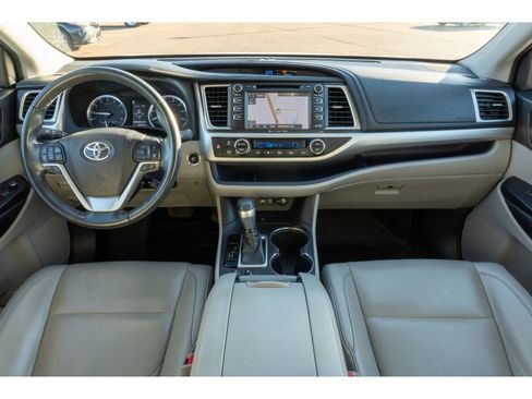 Used 2019 Toyota Highlander XLE image 20