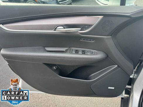 Used 2019 Cadillac XT5 Premium Luxury w/ Driver Assist Package image 4