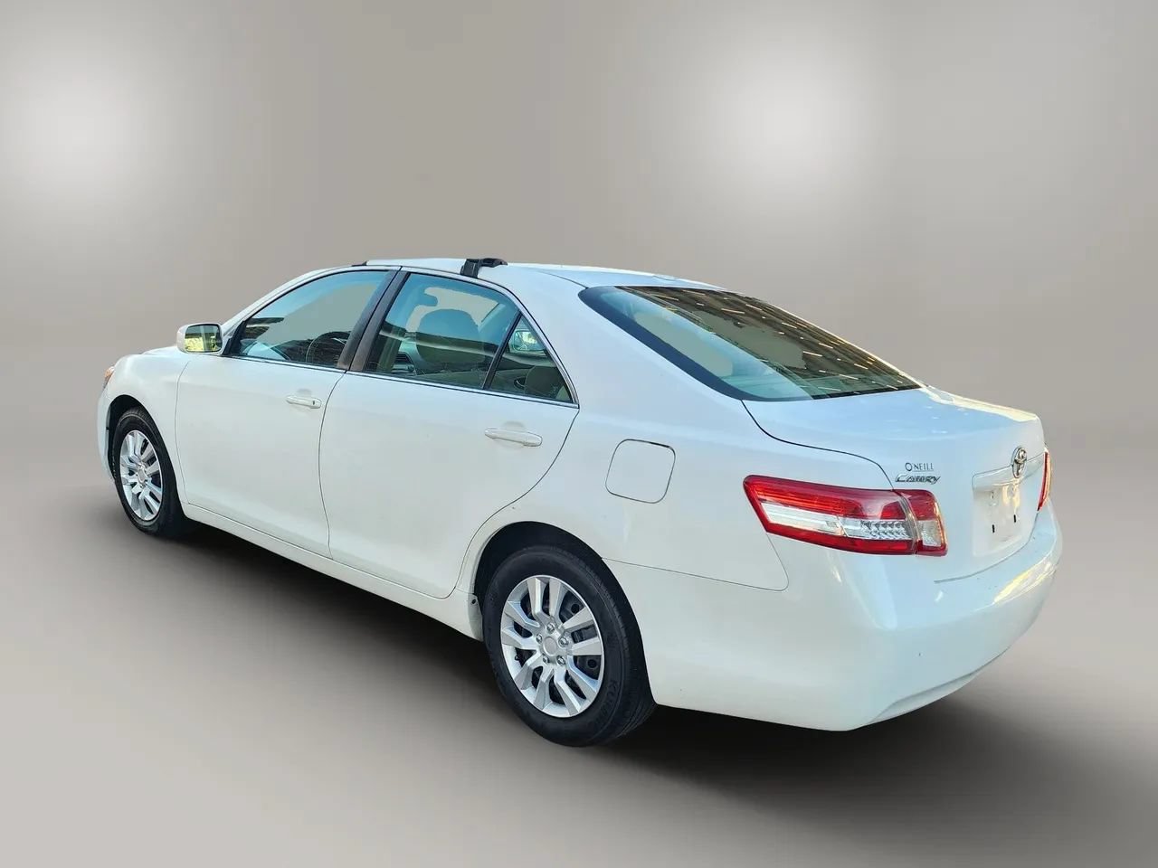 Used 2011 Toyota Camry LE FWD image 4