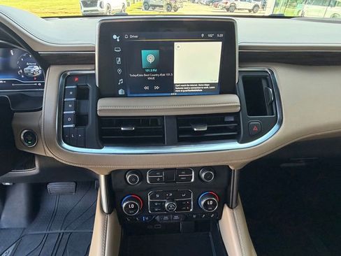 Used 2023 Chevrolet Suburban Premier AWD/4WD image 25